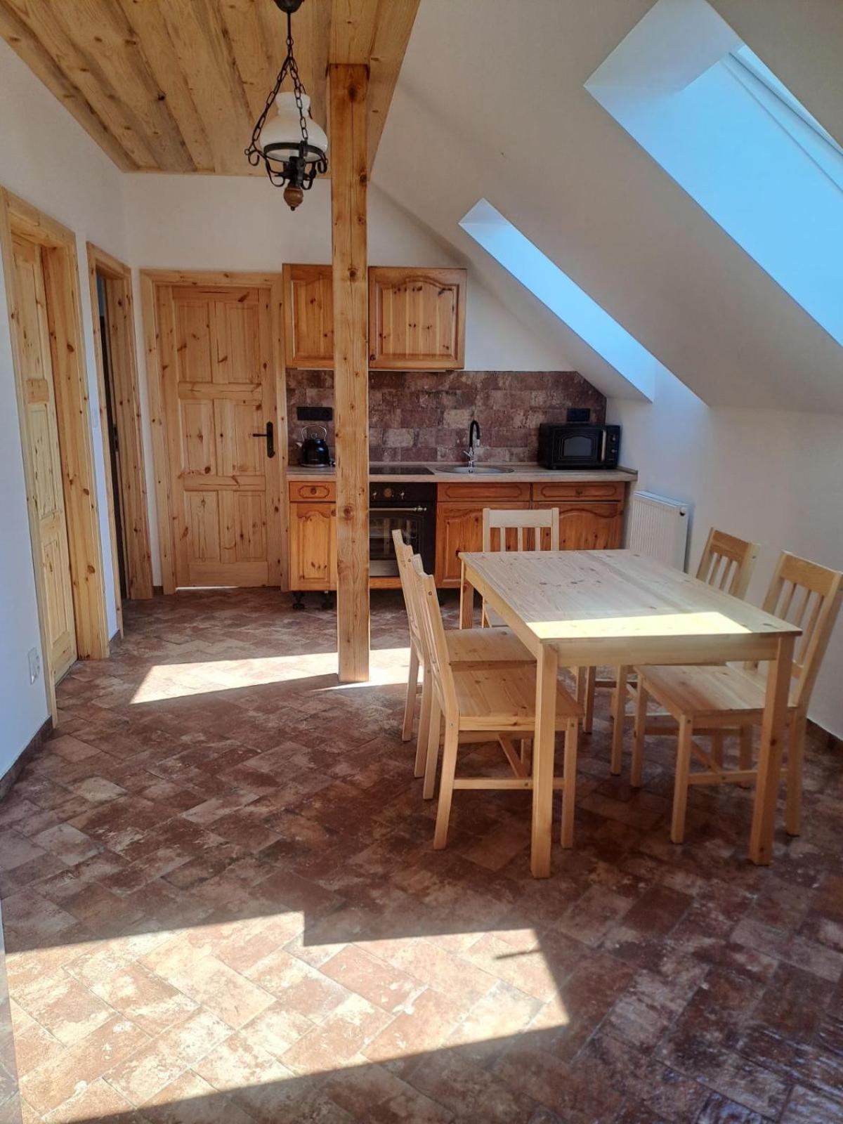 Pension Na Statku- Konsky Apartman Malenitz 外观 照片